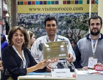 Equipa Siroco Tours a atender visitantes no stand da empresa