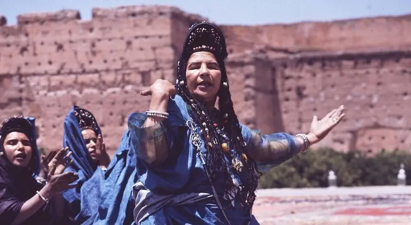 Moroccan woman dance with fingers