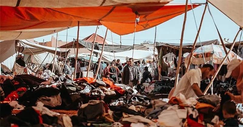Market canopy stall vendor