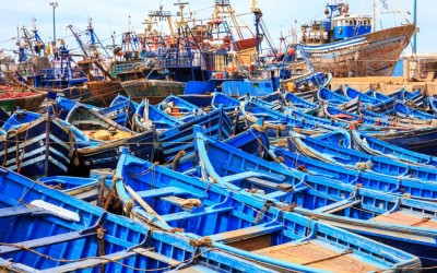 Barcos azuis em Essaouira - Ponto turístico em Marrocos