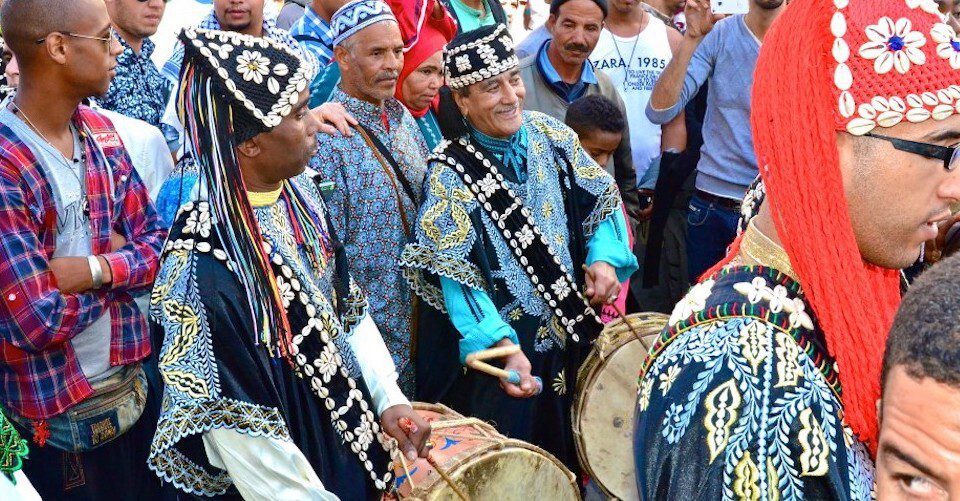 Happily street music performance