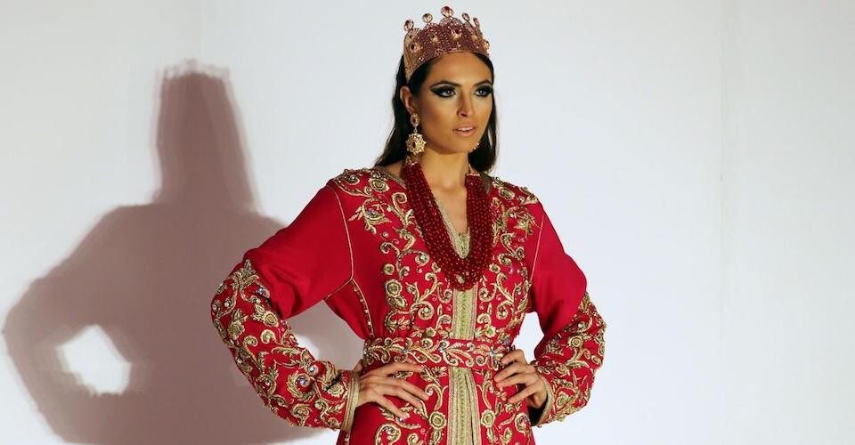 A model show red Takchita dress