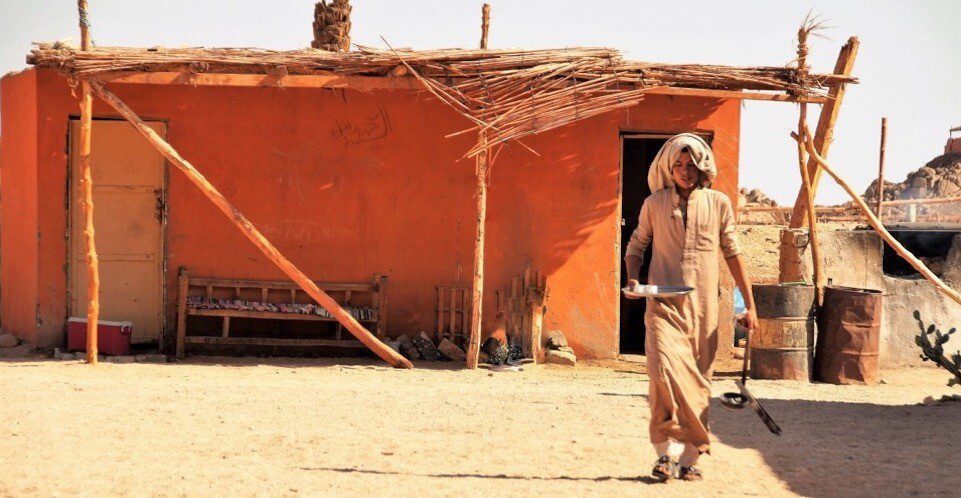 A Moroccan man hold a tea pot